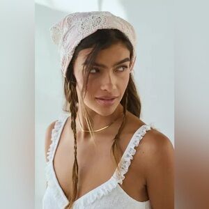 URBAN OUTFITTERS Betty Floral Crochet Headscarf- Pink